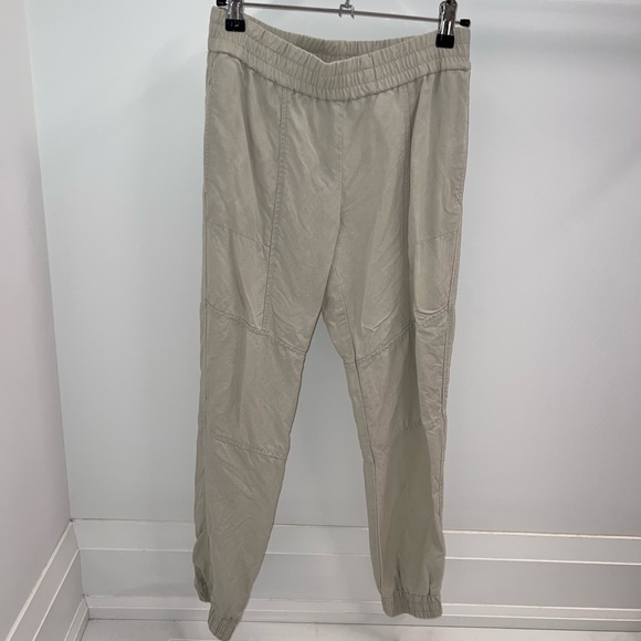 Aritzia Beige Community Joggers - Picture 1 of 3